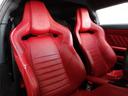 ロータスのロゴが入ったシートは運転席、助手席ともにレザーシートを採用し、寒い時期に役立つ左右独立式シートヒーターを装備。 ホールド性が良く乗員の体をしっかりサポートし、快適なドライブをお約束。