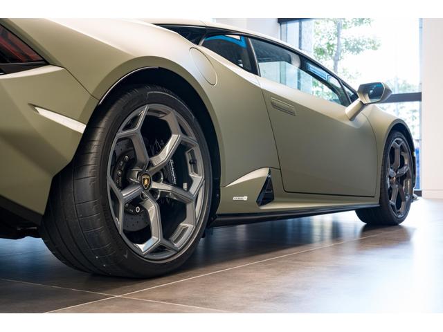 ウラカン 　Ｈｕｒａｃａｎ　Ｔｅｃｎｉｃａ　Ｖｅｒｄｅ　Ｔｕｒｂｉｎｅ　Ｃｏｍｆｏｒｔ　ｓｅａｔｓ　障害物センサー　ナビ　バックカメラ　レザーステアリング　メーカー認定中古車（9枚目）