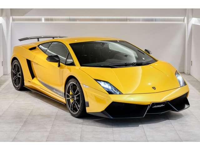 ガヤルド ＬＰ５７０－４スーパーレジェーラ　４ＷＤ　左ハンドル　フロア６ＭＴ　バックカメラ　横滑り防止装置　ＥＴＣ　アルミホイール　ディスチャージドヘッドライト　ナビ（2枚目）