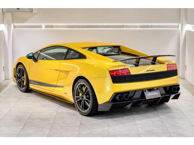 ガヤルド ＬＰ５７０－４スーパーレジェーラ　４ＷＤ　左ハンドル　フロア６ＭＴ　バックカメラ　横滑り防止装置　ＥＴＣ　アルミホイール　ディスチャージドヘッドライト　ナビ（7枚目）