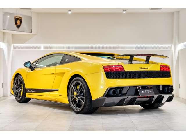 ガヤルド ＬＰ５７０－４スーパーレジェーラ　４ＷＤ　左ハンドル　フロア６ＭＴ　バックカメラ　横滑り防止装置　ＥＴＣ　アルミホイール　ディスチャージドヘッドライト　ナビ（8枚目）
