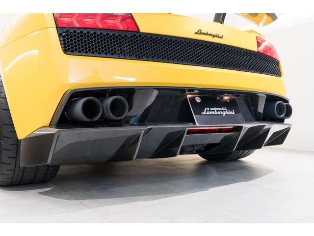 ガヤルド ＬＰ５７０－４スーパーレジェーラ　４ＷＤ　左ハンドル　フロア６ＭＴ　バックカメラ　横滑り防止装置　ＥＴＣ　アルミホイール　ディスチャージドヘッドライト　ナビ（16枚目）