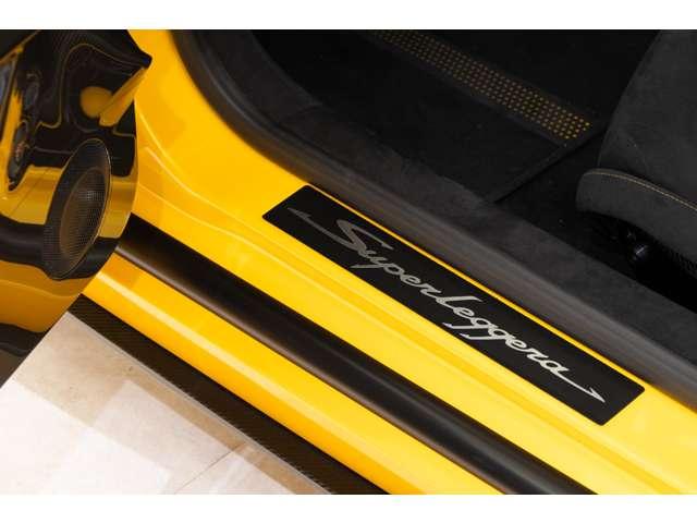 ガヤルド ＬＰ５７０－４スーパーレジェーラ　４ＷＤ　左ハンドル　フロア６ＭＴ　バックカメラ　横滑り防止装置　ＥＴＣ　アルミホイール　ディスチャージドヘッドライト　ナビ（23枚目）