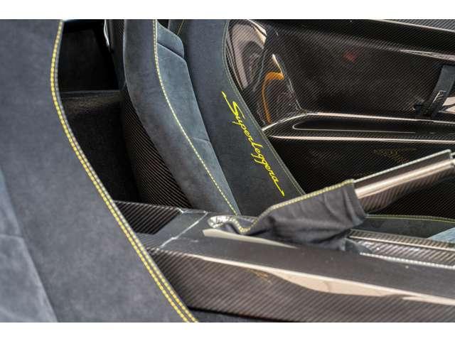 ガヤルド ＬＰ５７０－４スーパーレジェーラ　４ＷＤ　左ハンドル　フロア６ＭＴ　バックカメラ　横滑り防止装置　ＥＴＣ　アルミホイール　ディスチャージドヘッドライト　ナビ（26枚目）