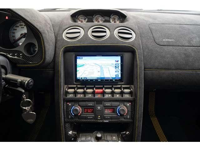 ガヤルド ＬＰ５７０－４スーパーレジェーラ　４ＷＤ　左ハンドル　フロア６ＭＴ　バックカメラ　横滑り防止装置　ＥＴＣ　アルミホイール　ディスチャージドヘッドライト　ナビ（33枚目）