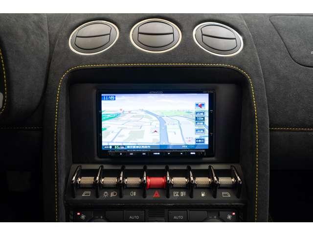 ガヤルド ＬＰ５７０－４スーパーレジェーラ　４ＷＤ　左ハンドル　フロア６ＭＴ　バックカメラ　横滑り防止装置　ＥＴＣ　アルミホイール　ディスチャージドヘッドライト　ナビ（34枚目）