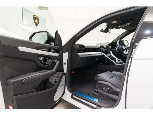 ウルス 　４ＷＤ　右ハンドル　Ｂｉａｎｃｏ　Ｉｃａｒｕｓ（23枚目）
