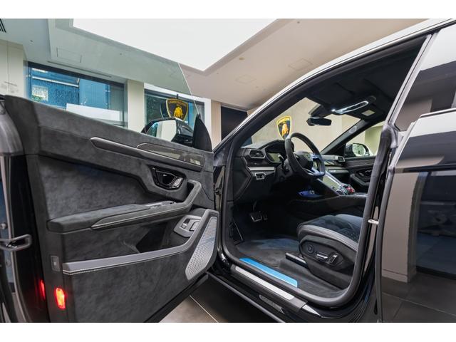 ウルス ペルフォルマンテ 4WD Nero Helene(20枚目)