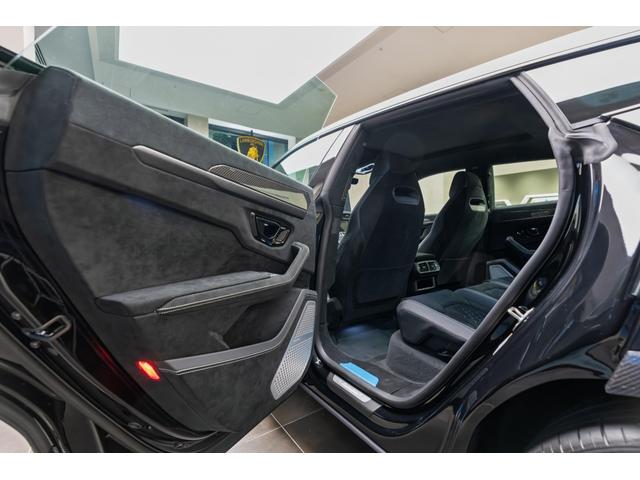 ウルス ペルフォルマンテ 4WD Nero Helene(21枚目)