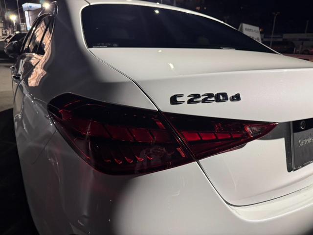 Ｃクラス Ｃ２２０ｄアバンギャルド　ＡＭＧラインパッケージ　ＡＭＧライン　ベーシックパッケージ　パノラミックスライディングルーフ　レザーＥＸ　レーダーセーフティーパッケージ　メモリー付きパワーシート　シートヒーター　デモカー車　ＭＢＵＸ　　メルセデスケア継承（42枚目）