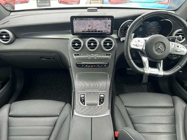 ＧＬＣ ＧＬＣ４３　４マチック　レザーエクスクルーシブパッケージ　パノラミックスライディングルーフ　本革シート　シートベンチレーター　ヘッドアップディスプレイ　エアバランスパッケージ　メタリックペイント　認定中古車保証２年（5枚目）