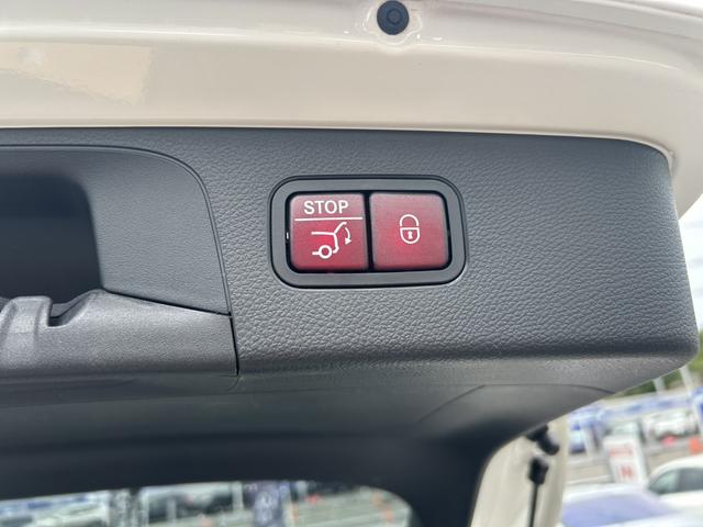 ＧＬＣ ＧＬＣ４３　４マチック　レザーエクスクルーシブパッケージ　パノラミックスライディングルーフ　本革シート　シートベンチレーター　ヘッドアップディスプレイ　エアバランスパッケージ　メタリックペイント　認定中古車保証２年（9枚目）