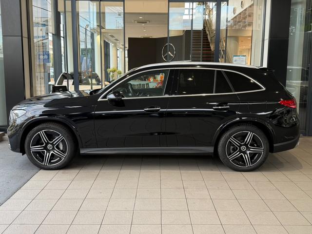 ＧＬＣ ＧＬＣ３５０ｅ　４Ｍポーツ　エディションスター　ＡＭＧレザーＥＸ　パノラマ黒本革　エアサス　リア・アクスル　ヘッドアップディスプレイ　メモリー付きパワーシート　３６０°カメラ　アンビエントライト　フットトランクオープナー　メルセデスケア継承（2枚目）