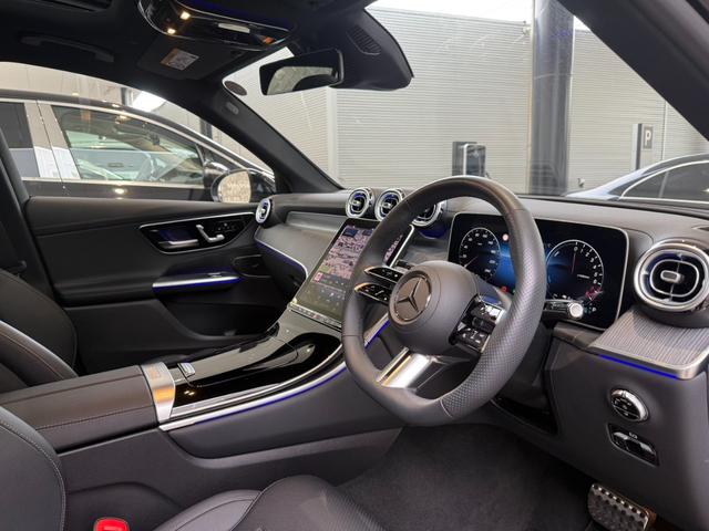 ＧＬＣ ＧＬＣ３５０ｅ　４Ｍポーツ　エディションスター　ＡＭＧレザーＥＸ　パノラマ黒本革　エアサス　リア・アクスル　ヘッドアップディスプレイ　メモリー付きパワーシート　３６０°カメラ　アンビエントライト　フットトランクオープナー　メルセデスケア継承（5枚目）