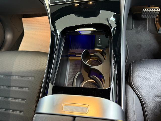 ＧＬＣ ＧＬＣ３５０ｅ　４Ｍポーツ　エディションスター　ＡＭＧレザーＥＸ　パノラマ黒本革　エアサス　リア・アクスル　ヘッドアップディスプレイ　メモリー付きパワーシート　３６０°カメラ　アンビエントライト　フットトランクオープナー　メルセデスケア継承（20枚目）