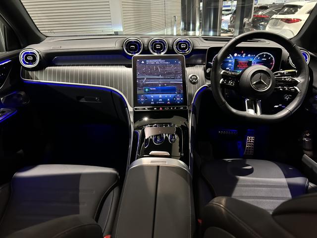ＧＬＣ ＧＬＣ２２０ｄ　４ＭクペドライバズＰ＋ＡＭＧラインＰ　ＡＭＧライン　ＡＭＧレザーエクスクルーシブパッケージ　ドライバーズパッケージ　パノラミックスライディングルーフ　リアアクスルステアリング　本革シート　エアサスペンション　アンビエントライト（3枚目）