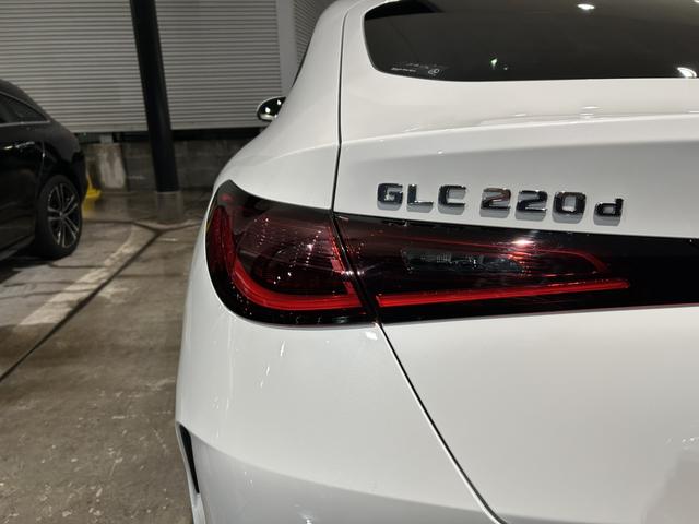 ＧＬＣ ＧＬＣ２２０ｄ　４ＭクペドライバズＰ＋ＡＭＧラインＰ　ＡＭＧライン　ＡＭＧレザーエクスクルーシブパッケージ　ドライバーズパッケージ　パノラミックスライディングルーフ　リアアクスルステアリング　本革シート　エアサスペンション　アンビエントライト（35枚目）