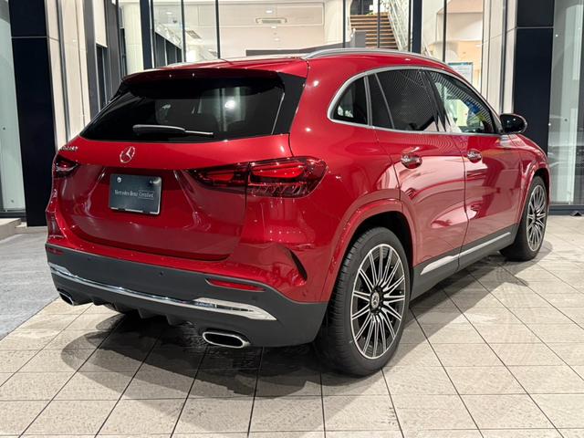 ＧＬＡクラス ＧＬＡ１８０　ＡＭＧラインパッケージ　ＡＭＧライン　メモリー付きパワーシート　シートヒーター　アンビエントライト　フットトランクオープナー　ワイヤレスチャージング　３６０°バックカメラ　プライバシーガラス　弊社デモアップ車両（5枚目）