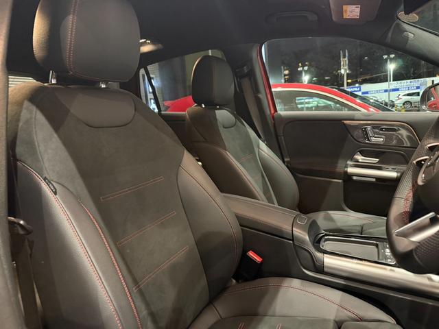 ＧＬＡクラス ＧＬＡ１８０　ＡＭＧラインパッケージ　ＡＭＧライン　メモリー付きパワーシート　シートヒーター　アンビエントライト　フットトランクオープナー　ワイヤレスチャージング　３６０°バックカメラ　プライバシーガラス　弊社デモアップ車両（7枚目）