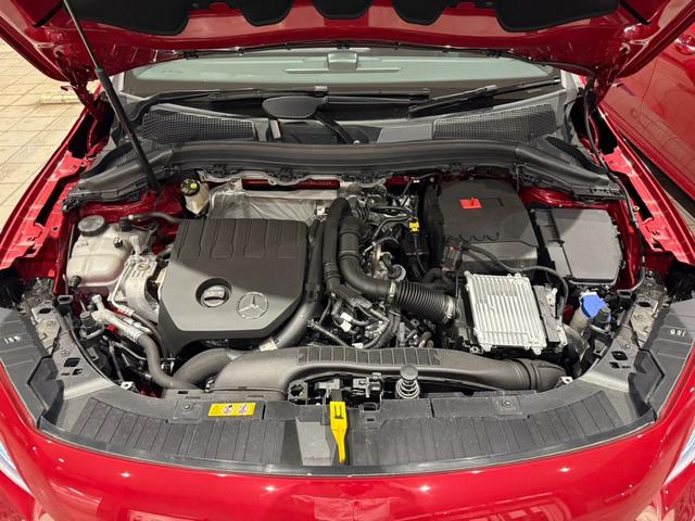 ＧＬＡクラス ＧＬＡ１８０　ＡＭＧラインパッケージ　ＡＭＧライン　メモリー付きパワーシート　シートヒーター　アンビエントライト　フットトランクオープナー　ワイヤレスチャージング　３６０°バックカメラ　プライバシーガラス　弊社デモアップ車両（13枚目）