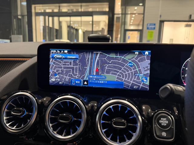 ＧＬＡクラス ＧＬＡ１８０　ＡＭＧラインパッケージ　ＡＭＧライン　メモリー付きパワーシート　シートヒーター　アンビエントライト　フットトランクオープナー　ワイヤレスチャージング　３６０°バックカメラ　プライバシーガラス　弊社デモアップ車両（15枚目）