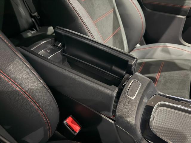 ＧＬＡクラス ＧＬＡ１８０　ＡＭＧラインパッケージ　ＡＭＧライン　メモリー付きパワーシート　シートヒーター　アンビエントライト　フットトランクオープナー　ワイヤレスチャージング　３６０°バックカメラ　プライバシーガラス　弊社デモアップ車両（19枚目）