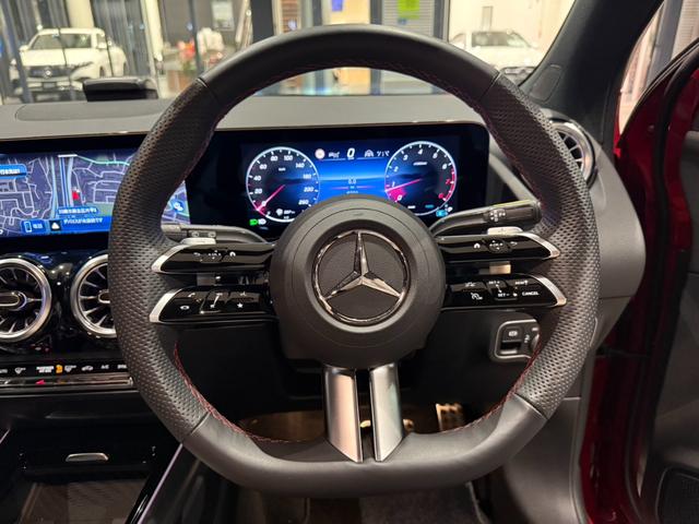 ＧＬＡクラス ＧＬＡ１８０　ＡＭＧラインパッケージ　ＡＭＧライン　メモリー付きパワーシート　シートヒーター　アンビエントライト　フットトランクオープナー　ワイヤレスチャージング　３６０°バックカメラ　プライバシーガラス　弊社デモアップ車両（20枚目）