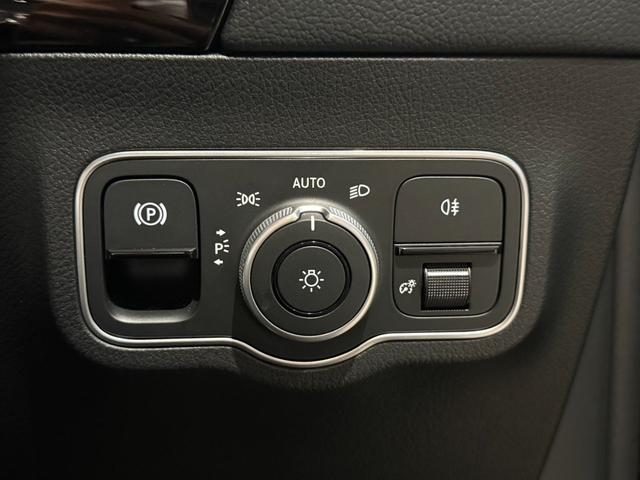ＧＬＡクラス ＧＬＡ１８０　ＡＭＧラインパッケージ　ＡＭＧライン　メモリー付きパワーシート　シートヒーター　アンビエントライト　フットトランクオープナー　ワイヤレスチャージング　３６０°バックカメラ　プライバシーガラス　弊社デモアップ車両（23枚目）