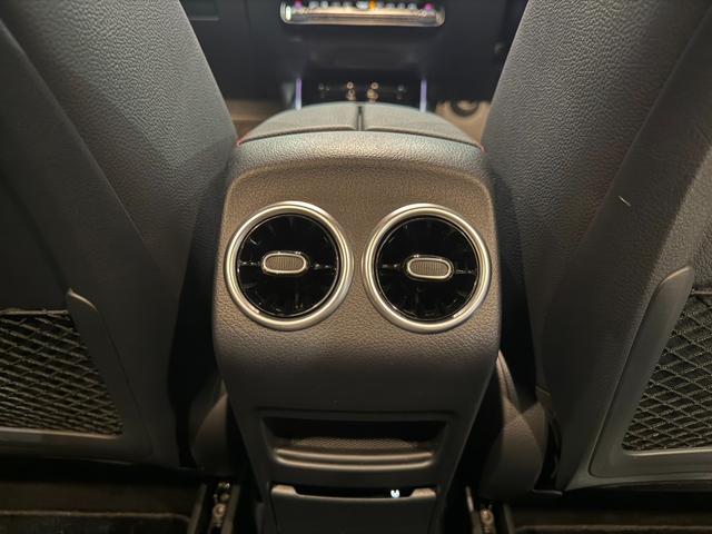 ＧＬＡクラス ＧＬＡ１８０　ＡＭＧラインパッケージ　ＡＭＧライン　メモリー付きパワーシート　シートヒーター　アンビエントライト　フットトランクオープナー　ワイヤレスチャージング　３６０°バックカメラ　プライバシーガラス　弊社デモアップ車両（31枚目）