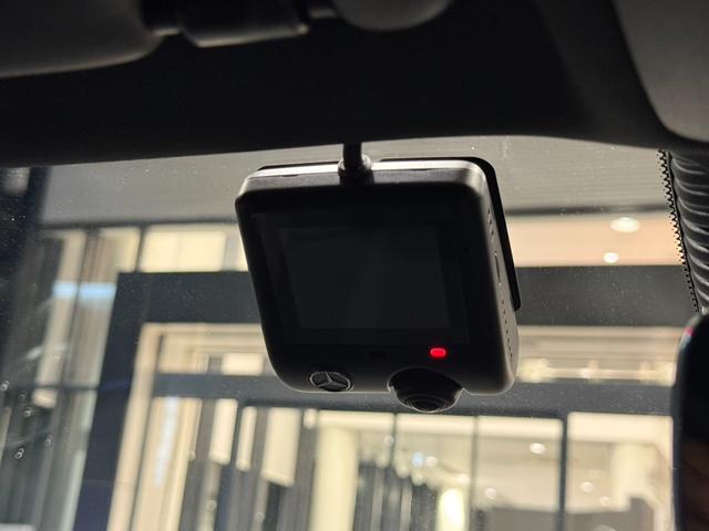 ＧＬＡクラス ＧＬＡ１８０　ＡＭＧラインパッケージ　ＡＭＧライン　メモリー付きパワーシート　シートヒーター　アンビエントライト　フットトランクオープナー　ワイヤレスチャージング　３６０°バックカメラ　プライバシーガラス　弊社デモアップ車両（32枚目）