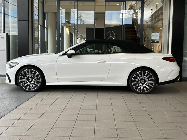 CLE CLE200 カブリオレ スポーツ レザーEX ドライバーズP 幌黒 茶本革 ヘッドアップディスプレイ ブルメスター シートベンチレーター 360°カメラ アンビエントライト メモリー付きパワーシート メルセデスケア継承(2枚目)