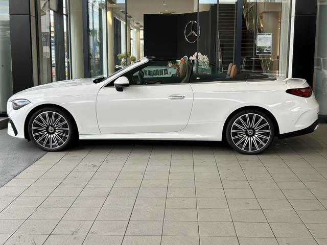 CLE CLE200 カブリオレ スポーツ レザーEX ドライバーズP 幌黒 茶本革 ヘッドアップディスプレイ ブルメスター シートベンチレーター 360°カメラ アンビエントライト メモリー付きパワーシート メルセデスケア継承(6枚目)