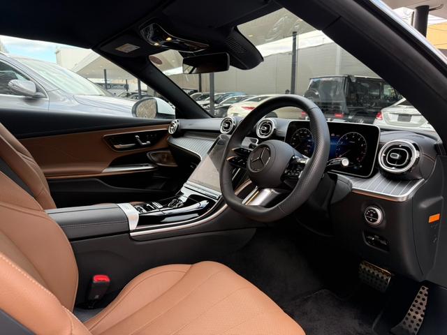 CLE CLE200 カブリオレ スポーツ レザーEX ドライバーズP 幌黒 茶本革 ヘッドアップディスプレイ ブルメスター シートベンチレーター 360°カメラ アンビエントライト メモリー付きパワーシート メルセデスケア継承(8枚目)