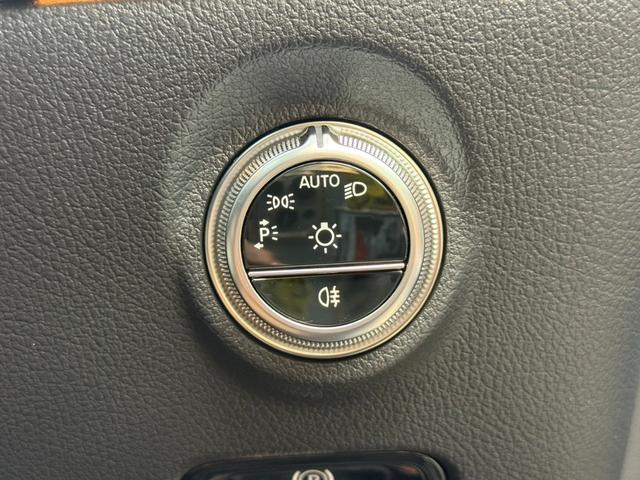 CLE CLE200 カブリオレ スポーツ レザーEX ドライバーズP 幌黒 茶本革 ヘッドアップディスプレイ ブルメスター シートベンチレーター 360°カメラ アンビエントライト メモリー付きパワーシート メルセデスケア継承(28枚目)