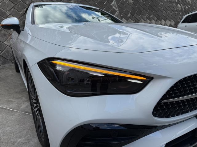 CLE CLE200 カブリオレ スポーツ レザーEX ドライバーズP 幌黒 茶本革 ヘッドアップディスプレイ ブルメスター シートベンチレーター 360°カメラ アンビエントライト メモリー付きパワーシート メルセデスケア継承(42枚目)