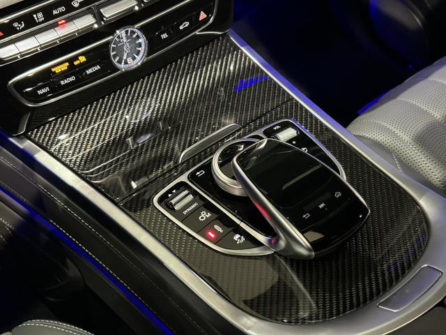 Gクラス G63 ストロンガーザンタイムエディション 全国250台限定(ダイヤモンドホワイト150台)シルバーシャドウアクセント バイカラー22インチクロススポークアルミホイール AMGレザーエクスクルーシブ AMGカーボンファイバーインテリアトリム(19枚目)