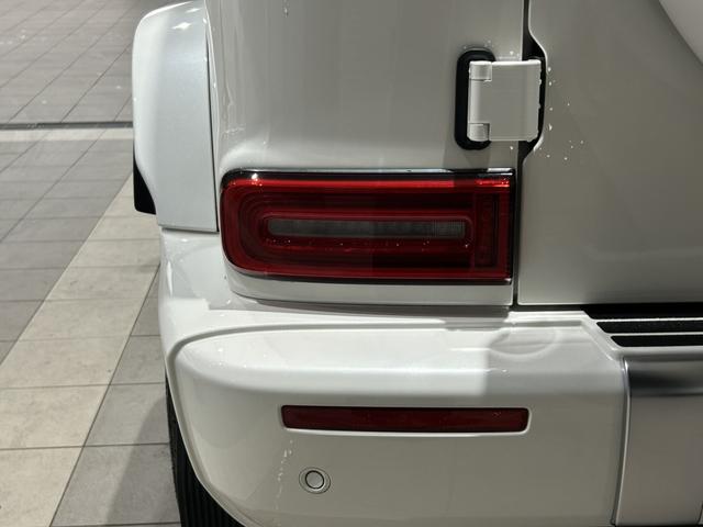 Gクラス G63 ストロンガーザンタイムエディション 全国250台限定(ダイヤモンドホワイト150台)シルバーシャドウアクセント バイカラー22インチクロススポークアルミホイール AMGレザーエクスクルーシブ AMGカーボンファイバーインテリアトリム(45枚目)