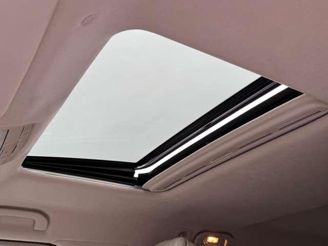 Gクラス G63 AMG特別オーダー/ナイトパッケージ2/カーボンファイバーインテリア/レザーエクスクルーシブパッケージ/22インチアルミホイール/ワンオーナー/ナッパレザーシート/メモリー付きパワーシート/弊社下取(15枚目)