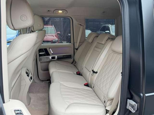 Gクラス G63 AMG特別オーダー/ナイトパッケージ2/カーボンファイバーインテリア/レザーエクスクルーシブパッケージ/22インチアルミホイール/ワンオーナー/ナッパレザーシート/メモリー付きパワーシート/弊社下取(17枚目)