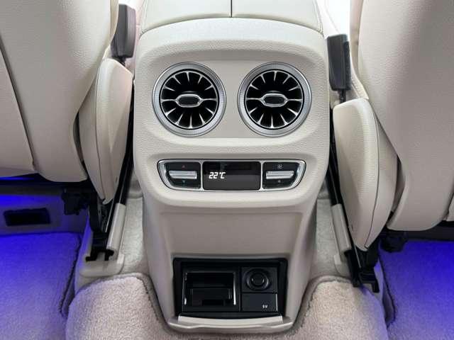 Gクラス G63 AMG特別オーダー/ナイトパッケージ2/カーボンファイバーインテリア/レザーエクスクルーシブパッケージ/22インチアルミホイール/ワンオーナー/ナッパレザーシート/メモリー付きパワーシート/弊社下取(21枚目)