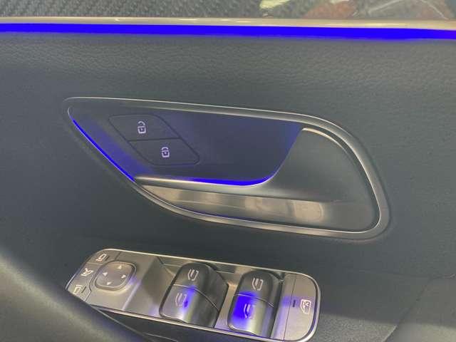 GLE GLE53 4マチック+ AMGインテリアカーボンP パノラマ 黒本革 3列シート ブルメスター 360°カメラ アンビエントライト温冷カップホルダー パフュームアトマイザー ヘッドアップディスプレイ 認定中古車保証(31枚目)