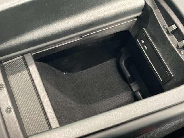 GLE GLE53 4マチック+ AMGインテリアカーボンP パノラマ 黒本革 3列シート ブルメスター 360°カメラ アンビエントライト温冷カップホルダー パフュームアトマイザー ヘッドアップディスプレイ 認定中古車保証(42枚目)