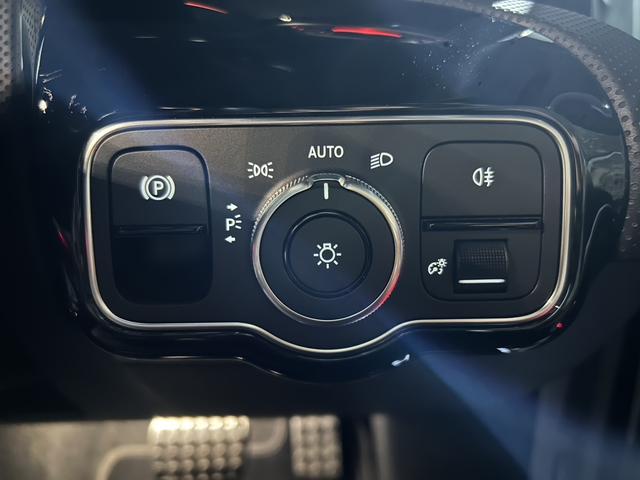 Aクラス A180 AMGライン A180 AMGラインパッケージ 18インチアルミホイール シートヒーター メモリー付きパワーシート レーダーセーフティーP アンビエントライト MBUX 純正ドラレコ前後 ワイヤレスチャージング(37枚目)