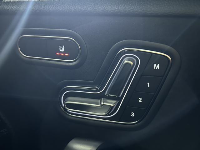 Aクラス A180 AMGライン A180 AMGラインパッケージ 18インチアルミホイール シートヒーター メモリー付きパワーシート レーダーセーフティーP アンビエントライト MBUX 純正ドラレコ前後 ワイヤレスチャージング(45枚目)