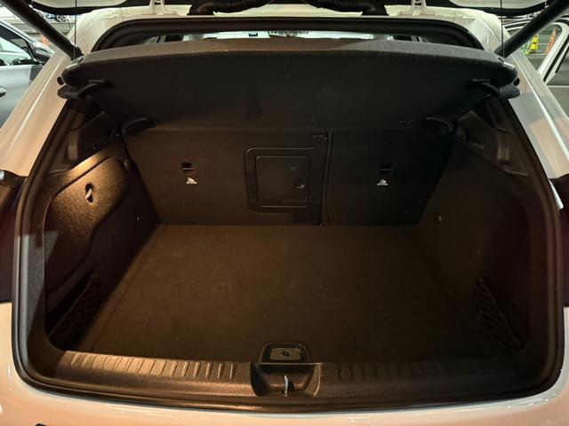 GLAクラス GLA220 4マチック 当社下取り プレミアムP 黒本革 パノラマ シートヒーター メモリー付きパワーシート ハーマンカードン アンビエントライト Apple Car play レーダーセーフティパッケージ 認定中古車保障(8枚目)