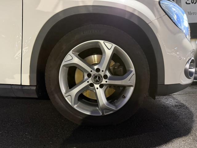 GLAクラス GLA220 4マチック 当社下取り プレミアムP 黒本革 パノラマ シートヒーター メモリー付きパワーシート ハーマンカードン アンビエントライト Apple Car play レーダーセーフティパッケージ 認定中古車保障(11枚目)