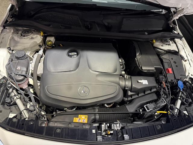 GLAクラス GLA220 4マチック 当社下取り プレミアムP 黒本革 パノラマ シートヒーター メモリー付きパワーシート ハーマンカードン アンビエントライト Apple Car play レーダーセーフティパッケージ 認定中古車保障(12枚目)