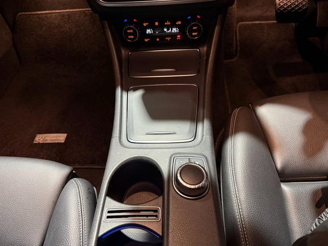 GLAクラス GLA220 4マチック 当社下取り プレミアムP 黒本革 パノラマ シートヒーター メモリー付きパワーシート ハーマンカードン アンビエントライト Apple Car play レーダーセーフティパッケージ 認定中古車保障(15枚目)