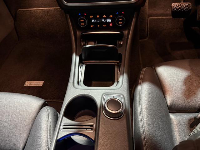 GLAクラス GLA220 4マチック 当社下取り プレミアムP 黒本革 パノラマ シートヒーター メモリー付きパワーシート ハーマンカードン アンビエントライト Apple Car play レーダーセーフティパッケージ 認定中古車保障(16枚目)