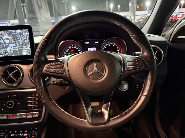 GLAクラス GLA220 4マチック 当社下取り プレミアムP 黒本革 パノラマ シートヒーター メモリー付きパワーシート ハーマンカードン アンビエントライト Apple Car play レーダーセーフティパッケージ 認定中古車保障(19枚目)
